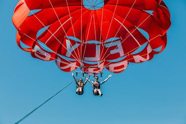 Esperienza di parasailing singola, doppia o tripla ad Albufeira